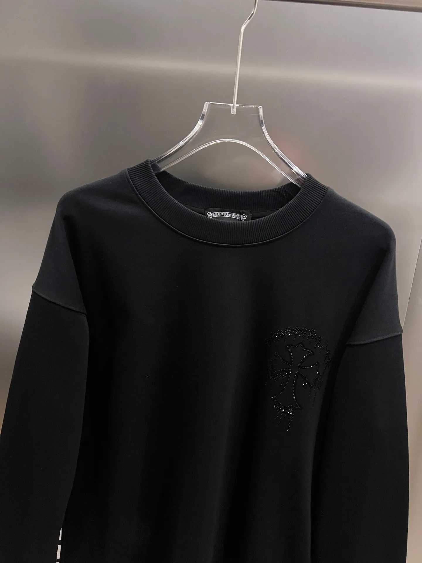 CH Crow 2026 Autumn and Winter New Arrival round neck long-sleeved sweatshirt, cross foam technology + leather hardware + Middle Eastern Australian diamond design technology, the real thing is great, men and women Same Style loose version Size S M L XL XXL Five codes Black White